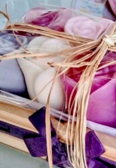Flower Box Soap kit, melt and pour, gift soap, holiday gift, mother's gift, glycerin, gluten free & sulfate free, sustainable ingredients, merry christmas, scented soap bar, wooden soap box